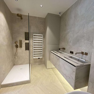 Douche à l'italienne carrelée réalisée à Lyon