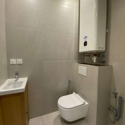 Seconde vue d'une salle de bain rénovée à Lyon