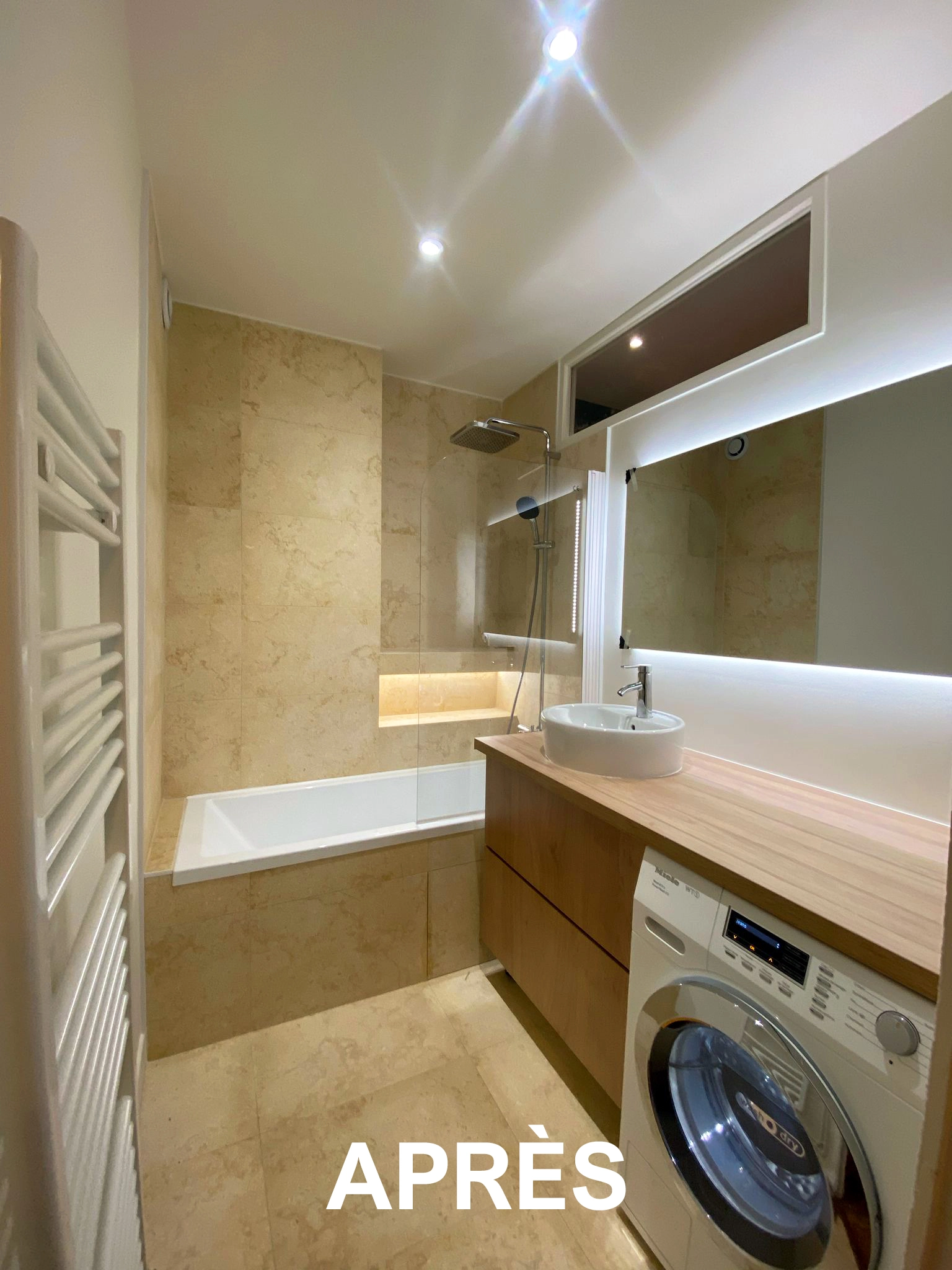 La même salle de bain après rénovation par RHÔN'EAU